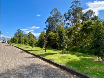 CASA VIP EN VENTA EN URBANIZACION POR LA ESPE DEL VALLE (CB)