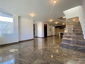 CASA VIP EN VENTA EN URBANIZACION POR LA ESPE DEL VALLE (CB)