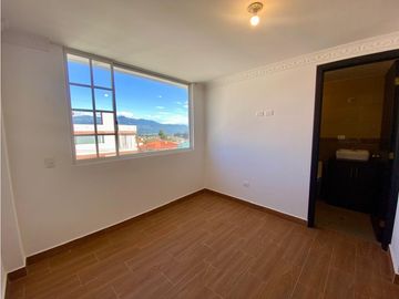 CASA VIP EN VENTA EN URBANIZACION POR LA ESPE DEL VALLE (CB)