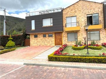 ZS-962 Casa en venta, Cota