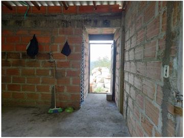 VENTA LOTE YARUMAL CON APARTAESTUDIO $200 MILLONES, 9.000m2 (C)