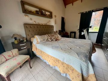 CASA EN VENTA EN EL CARMENCITO 3 AMBIENTES PISCINA