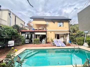 CASA EN VENTA EN EL CARMENCITO 3 AMBIENTES PISCINA