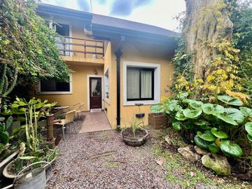 CASA EN VENTA EN EL CARMENCITO 3 AMBIENTES PISCINA
