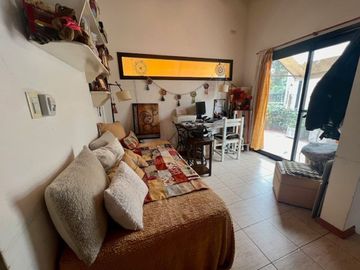 CASA EN VENTA EN EL CARMENCITO 3 AMBIENTES PISCINA