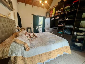 CASA EN VENTA EN EL CARMENCITO 3 AMBIENTES PISCINA