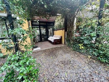 CASA EN VENTA EN EL CARMENCITO 3 AMBIENTES PISCINA