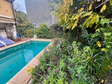 CASA EN VENTA EN EL CARMENCITO 3 AMBIENTES PISCINA