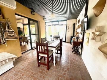 CASA EN VENTA EN EL CARMENCITO 3 AMBIENTES PISCINA