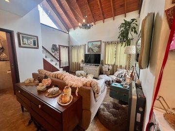 CASA EN VENTA EN EL CARMENCITO 3 AMBIENTES PISCINA