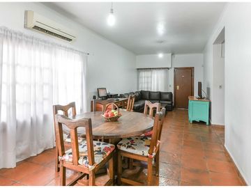 VENTA CASA 3 AMBIENTES WILDE AVELLANEDA COCHERA