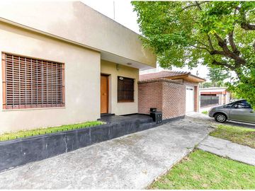 VENTA CASA 3 AMBIENTES WILDE AVELLANEDA COCHERA