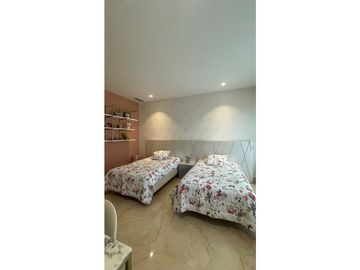 VENDO APARTAMENTO DE LUJO EN BARRIO EL GOLF