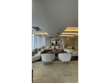VENDO APARTAMENTO DE LUJO EN BARRIO EL GOLF