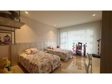 VENDO APARTAMENTO DE LUJO EN BARRIO EL GOLF