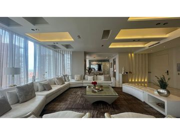 VENDO APARTAMENTO DE LUJO EN BARRIO EL GOLF