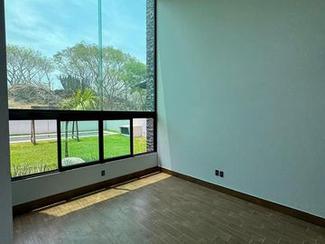 CASA MODERNA EN FRACC. C / VIGILANCIA