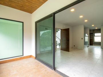 CASA MODERNA EN FRACC. C / VIGILANCIA