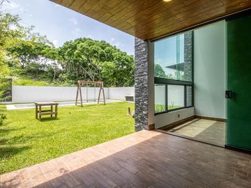 CASA MODERNA EN FRACC. C / VIGILANCIA
