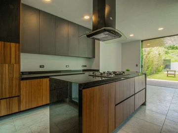 CASA MODERNA EN FRACC. C / VIGILANCIA