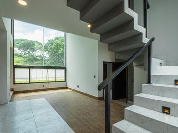 CASA MODERNA EN FRACC. C / VIGILANCIA