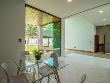 CASA MODERNA EN FRACC. C / VIGILANCIA