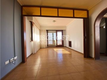 DEPTO 2 AMB. VISTA LATERAL AL MAR, UBICADO EN CENTRO DE VILLA GESELL!