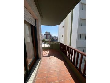DEPTO 2 AMB. VISTA LATERAL AL MAR, UBICADO EN CENTRO DE VILLA GESELL!