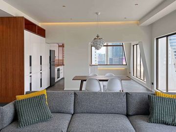 Modern Downtown Loft with Panoramic Views in Silom-Sathorn