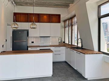 Modern Downtown Loft with Panoramic Views in Silom-Sathorn