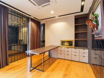 Super luxurious 3-storey detached house with private lift