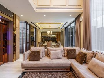 Super luxurious 3-storey detached house with private lift