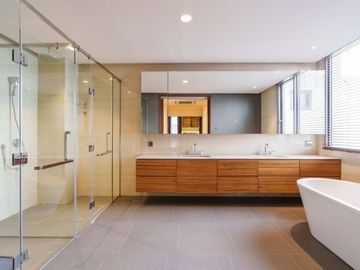 Super luxurious 3-storey detached house with private lift