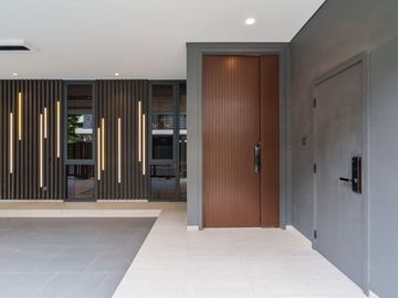 Super luxurious 3-storey detached house with private lift