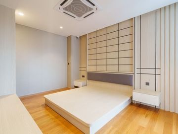 Super luxurious 3-storey detached house with private lift