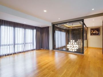 Super luxurious 3-storey detached house with private lift