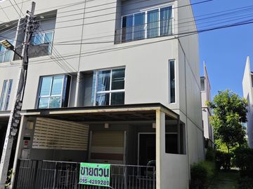 3 Bedroom Townhouse for sale at Patio Chaengwattana