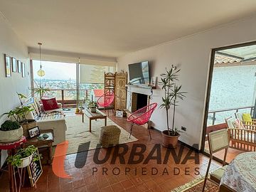 EXCLUSIVA PROPIEDAD CON VISTA PANORÁMICA PONIENTE.