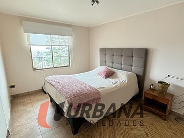 EXCLUSIVA PROPIEDAD CON VISTA PANORÁMICA PONIENTE.