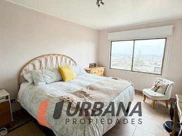 EXCLUSIVA PROPIEDAD CON VISTA PANORÁMICA PONIENTE.