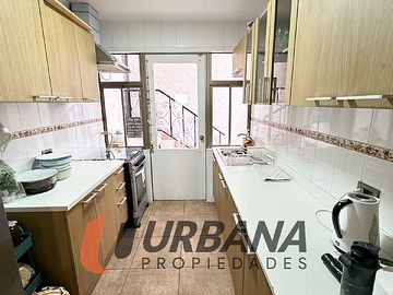 EXCLUSIVA PROPIEDAD CON VISTA PANORÁMICA PONIENTE.