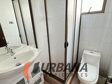 EXCLUSIVA PROPIEDAD CON VISTA PANORÁMICA PONIENTE.