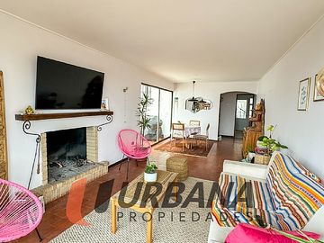 EXCLUSIVA PROPIEDAD CON VISTA PANORÁMICA PONIENTE.