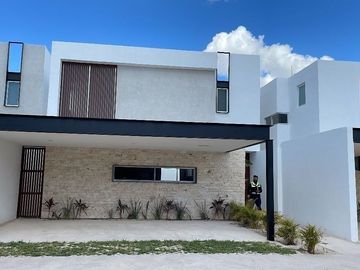 VENTA  casa nueva, Privada El Origen. .amenidades ,con paneles solares. Temozón