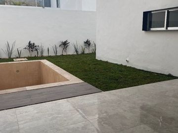 VENTA  casa nueva, Privada El Origen. .amenidades ,con paneles solares. Temozón