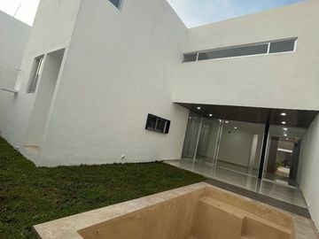 VENTA  casa nueva, Privada El Origen. .amenidades ,con paneles solares. Temozón