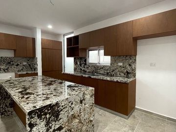 VENTA  casa nueva, Privada El Origen. .amenidades ,con paneles solares. Temozón