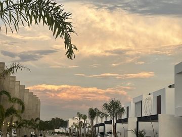 VENTA  casa nueva, Privada El Origen. .amenidades ,con paneles solares. Temozón