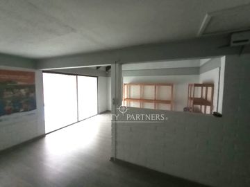 Venta en Peñalolén excelente ubicacion en av tobalaba Ideal para Comercial.