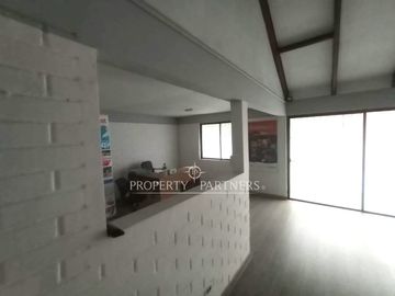 Venta en Peñalolén excelente ubicacion en av tobalaba Ideal para Comercial.